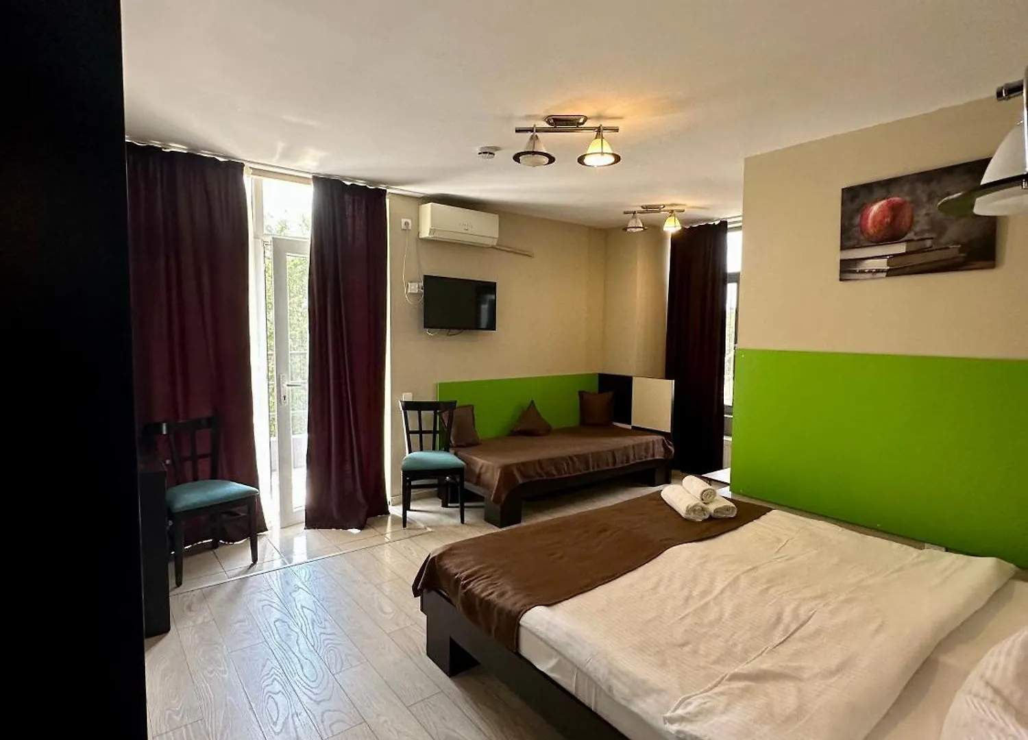 Lion'S Hotel Bucharest