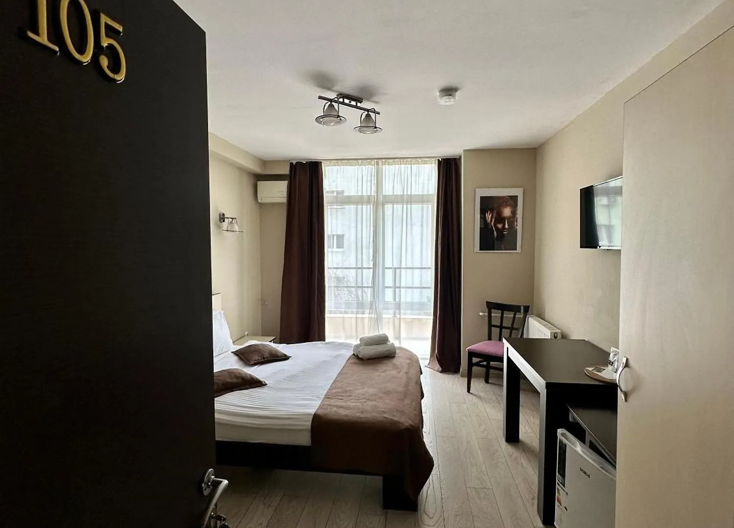 Lion'S Hotel Bucharest