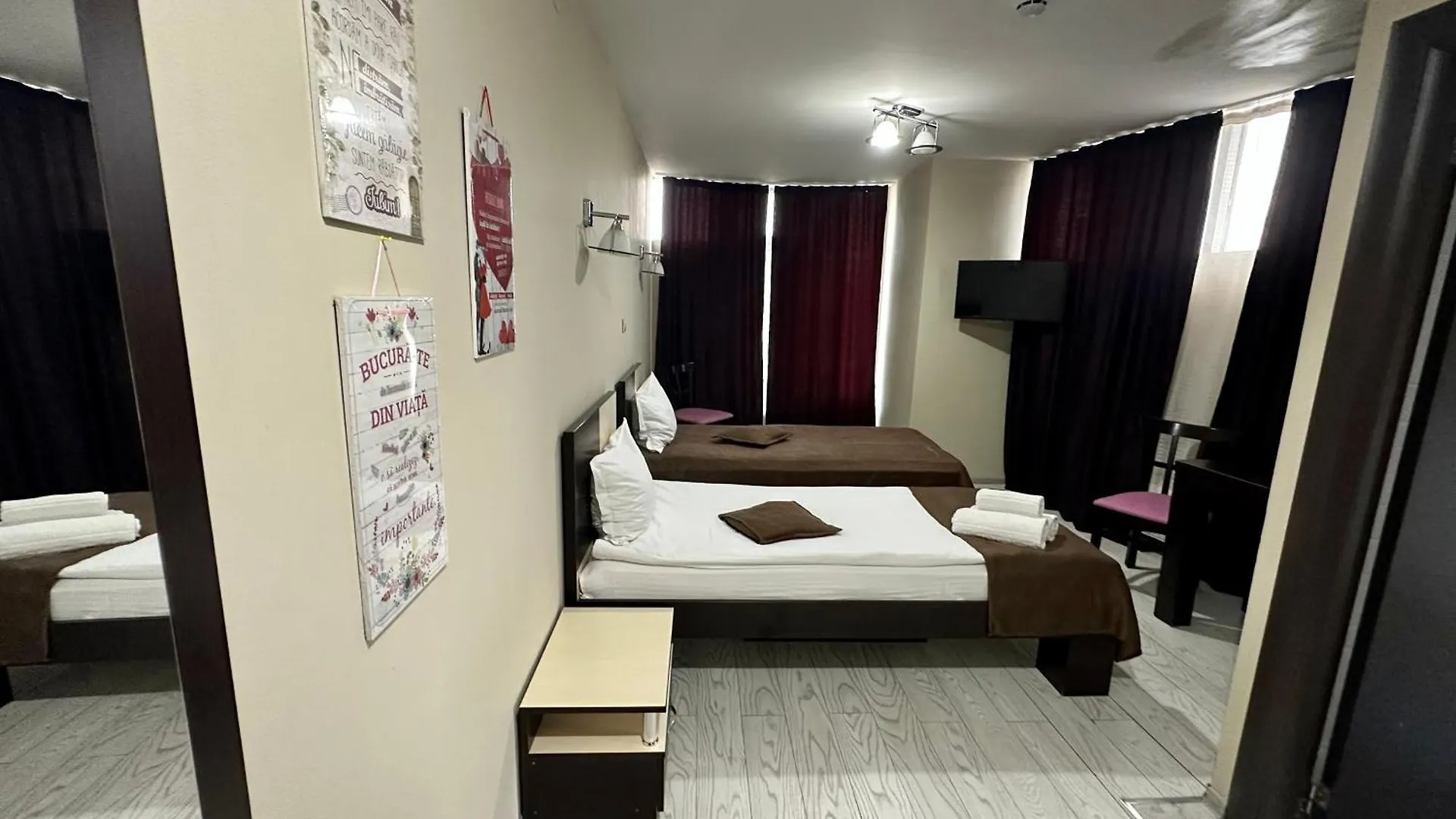 Lion'S Hotel Bucharest